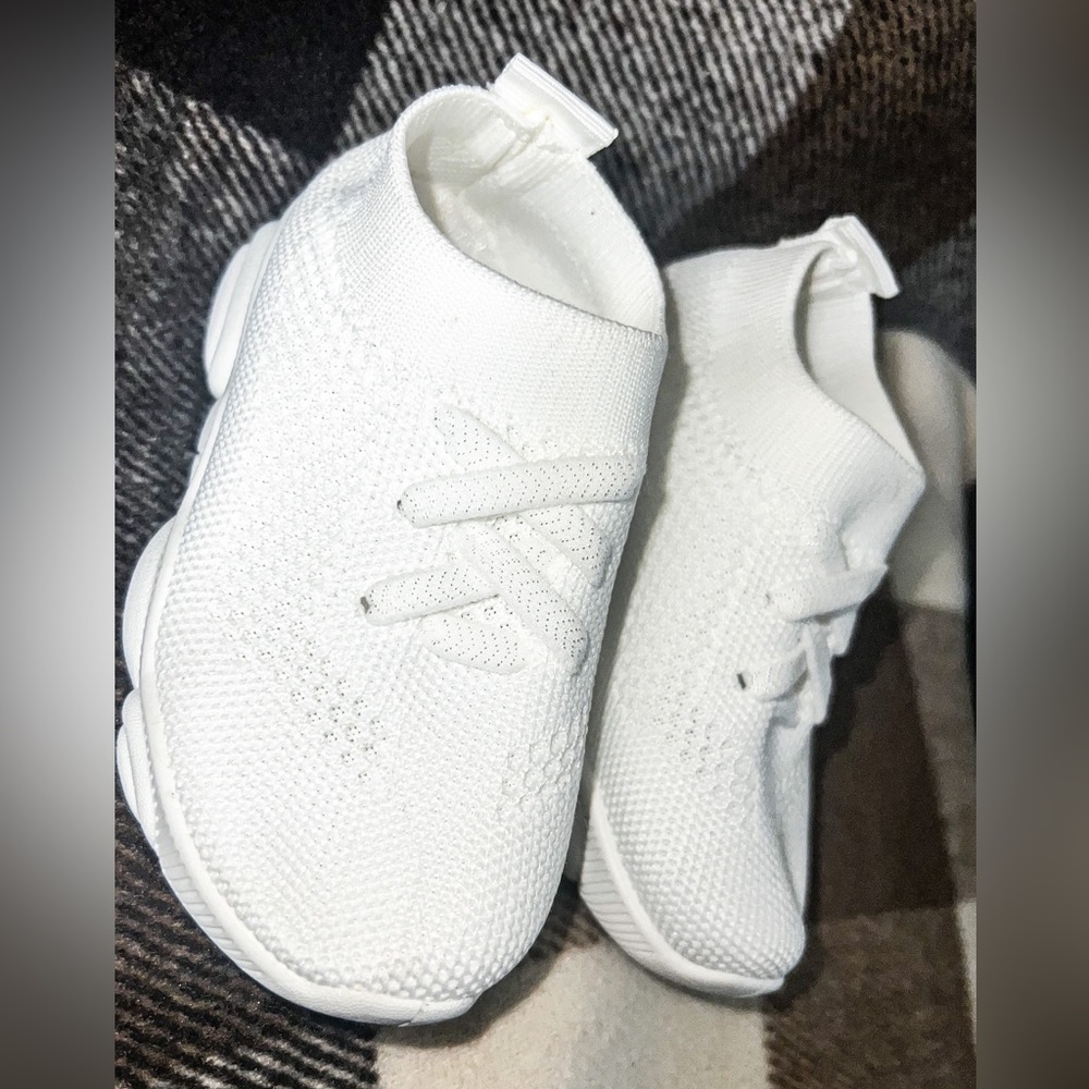 Toddler white tennis shoes